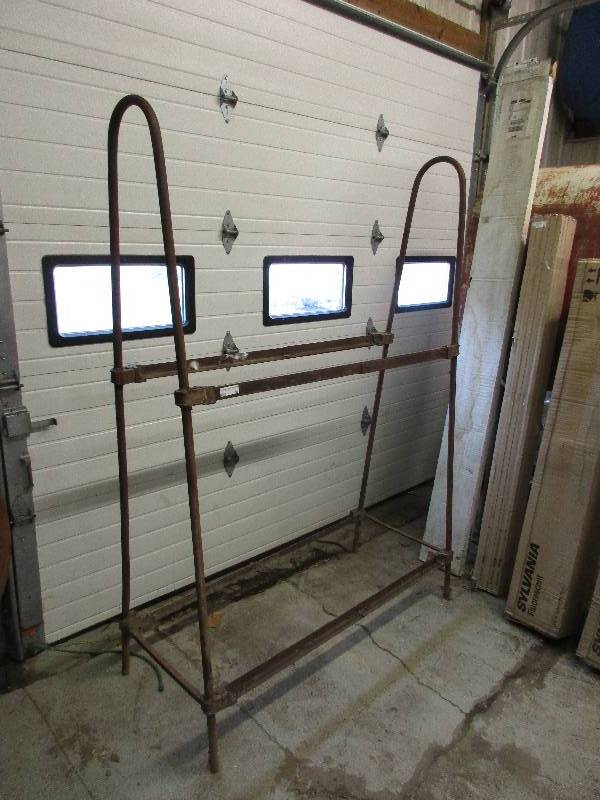 lot 88 image: metal rack