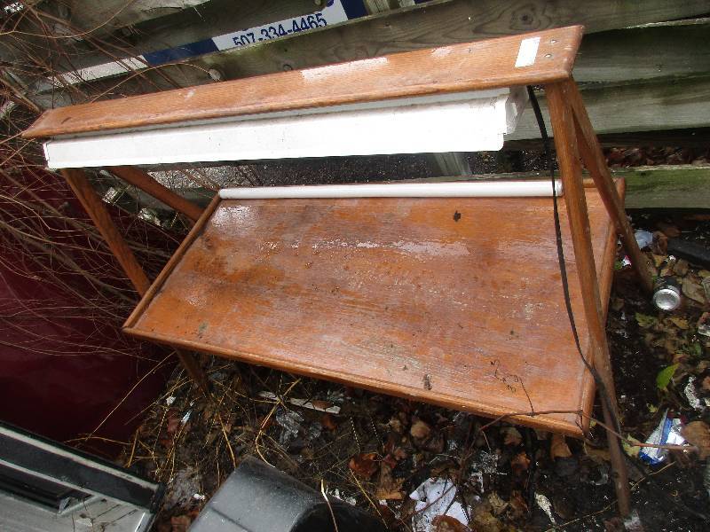 lot 89 image: A Frame garden stand w light