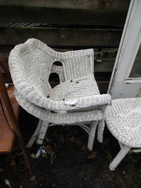 lot 91 image: outdoor wicker chairs and table