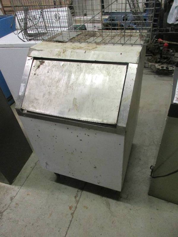 lot 120 image: Storage container and live trap