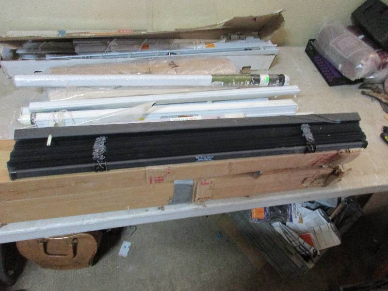 lot 127 image: lot of windows blinds 15 total some black some white