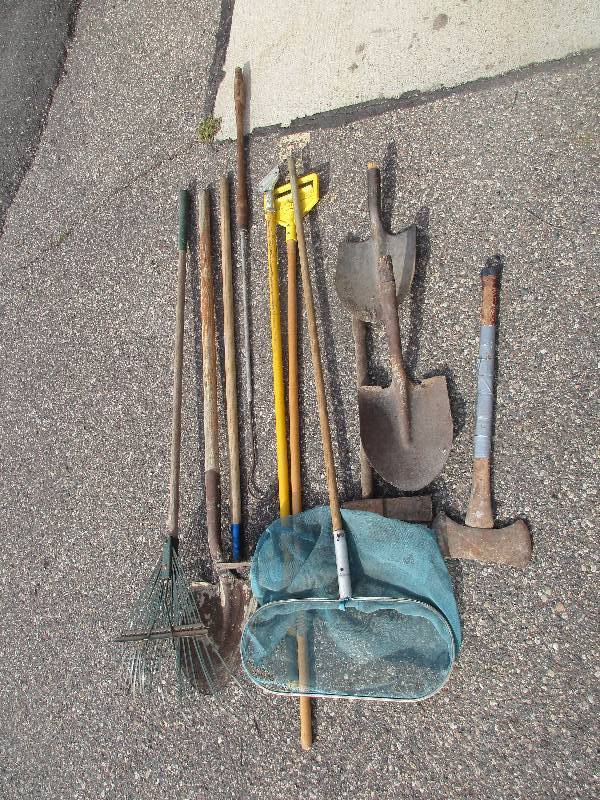 lot 146 image: garden tool lot - see pictures 11 pieces
