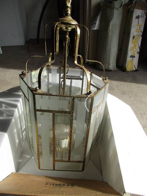 lot 148 image: chandelier