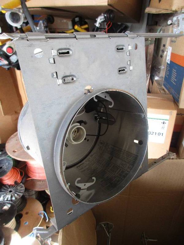 lot 151 image: 5 - drop ceiling light fixtures