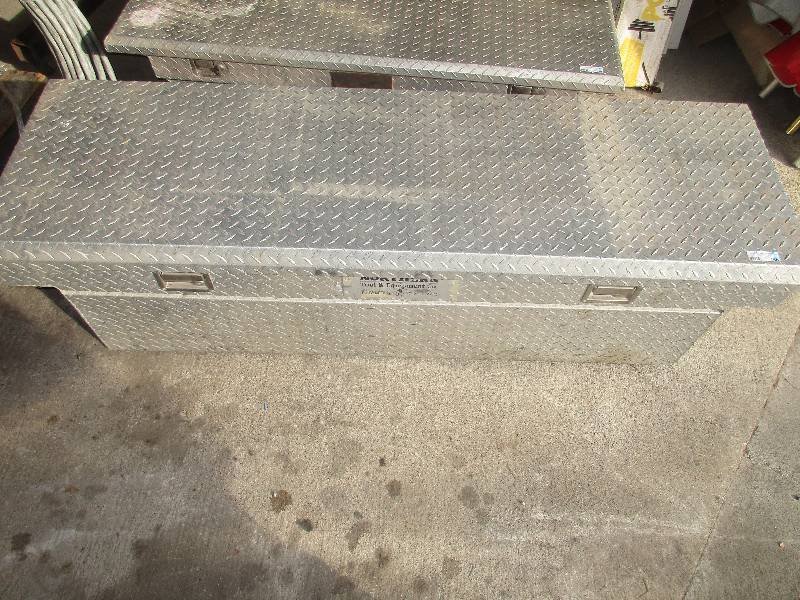 lot 155 image: northern tool diamond plate tool box 59 long