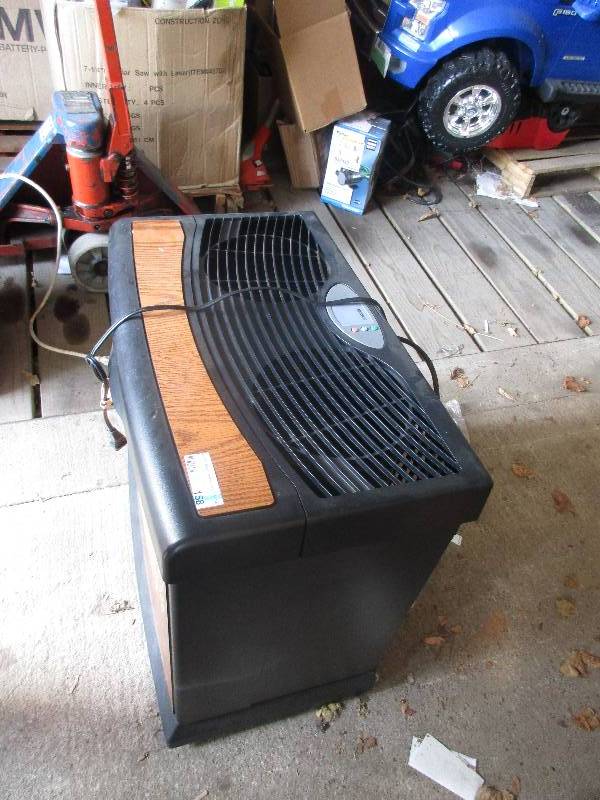 lot 158 image: Dehumidifier Essick brand