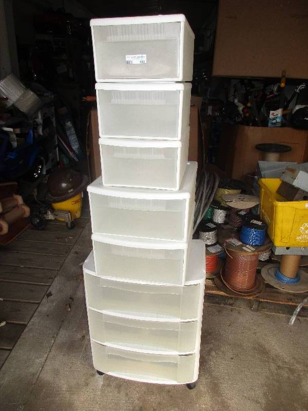 lot 162 image: sterilite storage containers