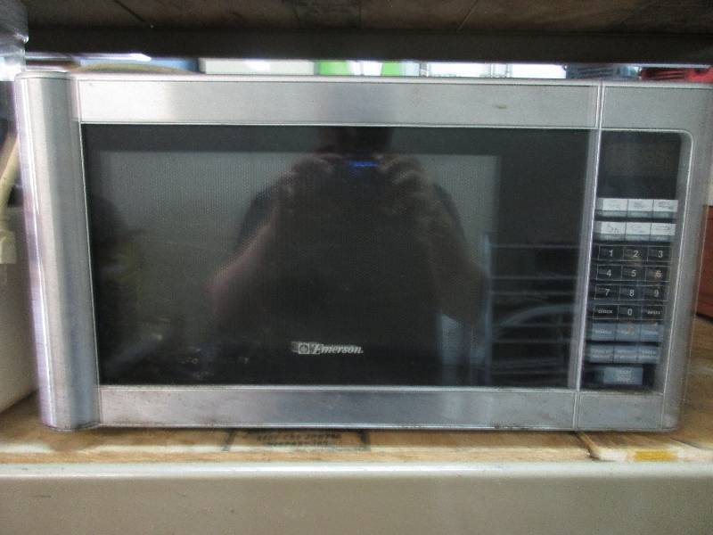 lot 167 image: Emerson microwave