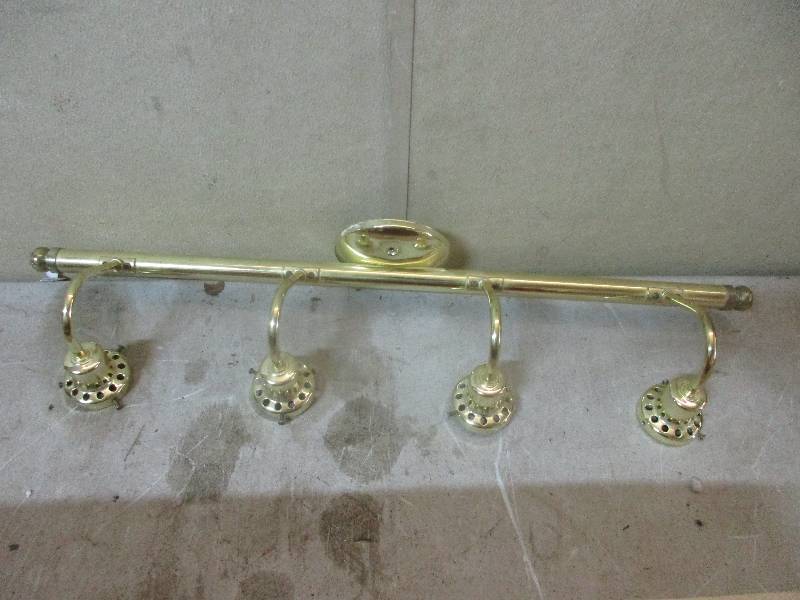 lot 182 image: bathroom light fixture