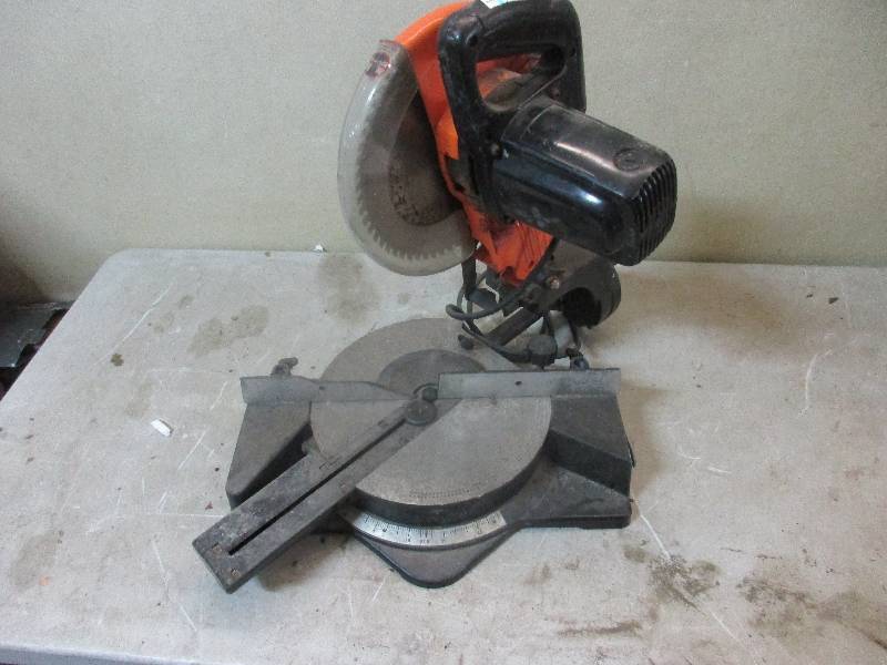lot 185 image: 10 compound slide miter saw