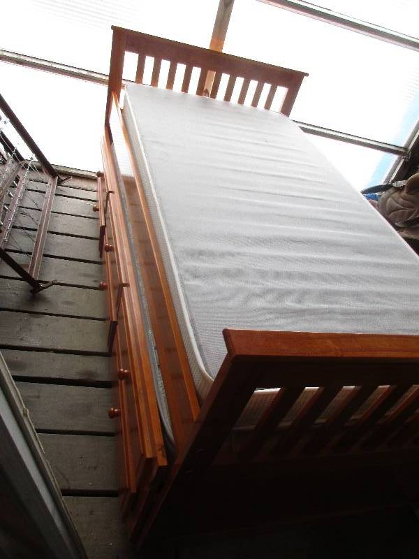 lot 190 image: day bed
