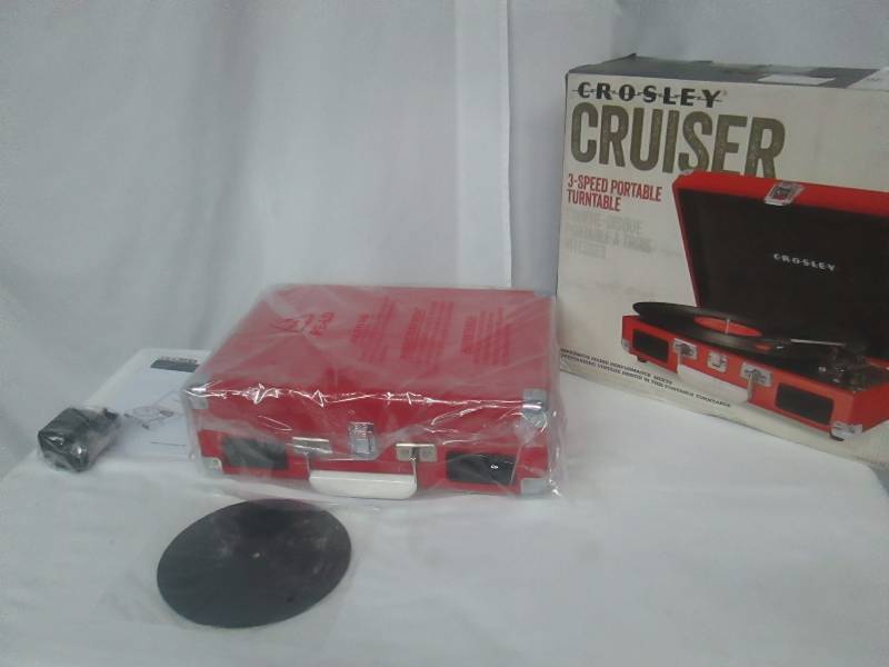 lot 20 image: Crosley Cruiser Portable Turntable