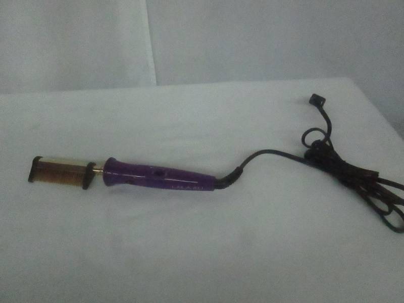 lot 38 image: Laila Ali Pressing Comb