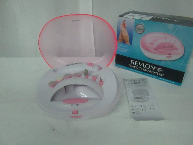 lot 47 image: Revlon 7-pc. Manicure Kit