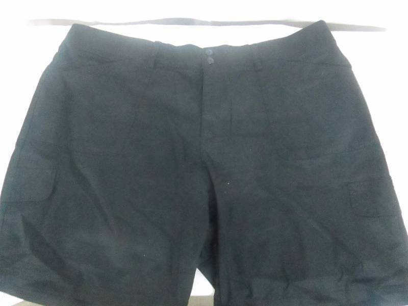lot 73 image: Lee Plus Avey Knit Waist Cargo Bermuda Short