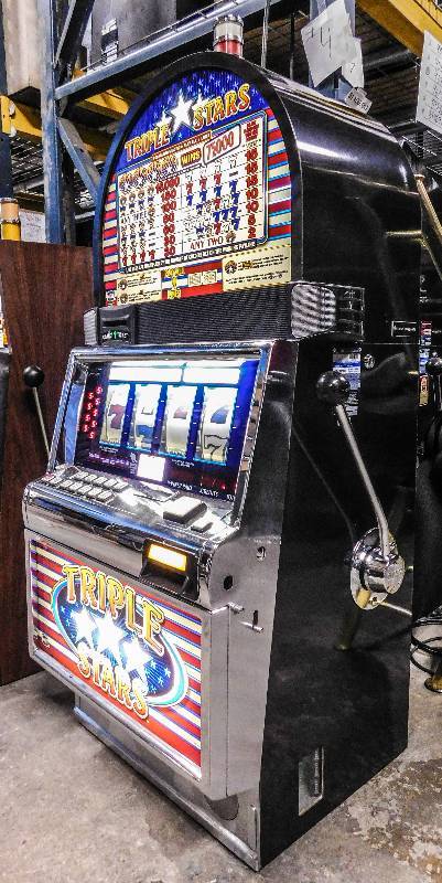 lot 1005 image: IGT S-2000 TRIPLE STARS 4-REEL SLOT MACHINE
