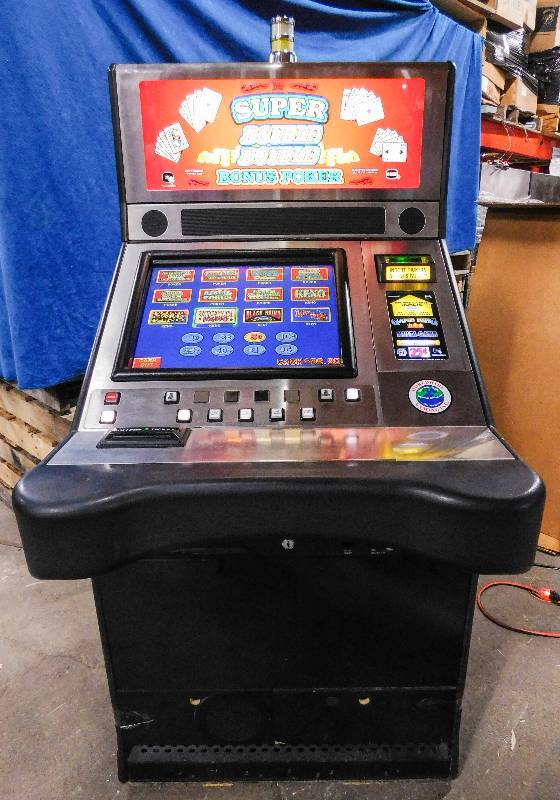 IGT UNIVERSAL Slant-Top Game King Slot Machine (80+ Games in One) (Multiple  Coin-play Included)