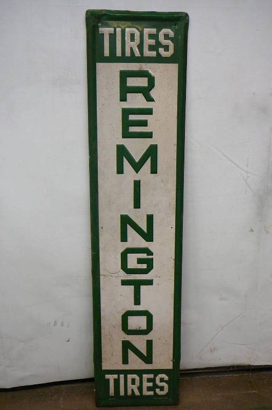 lot 3 image: Vintage Tire Sign