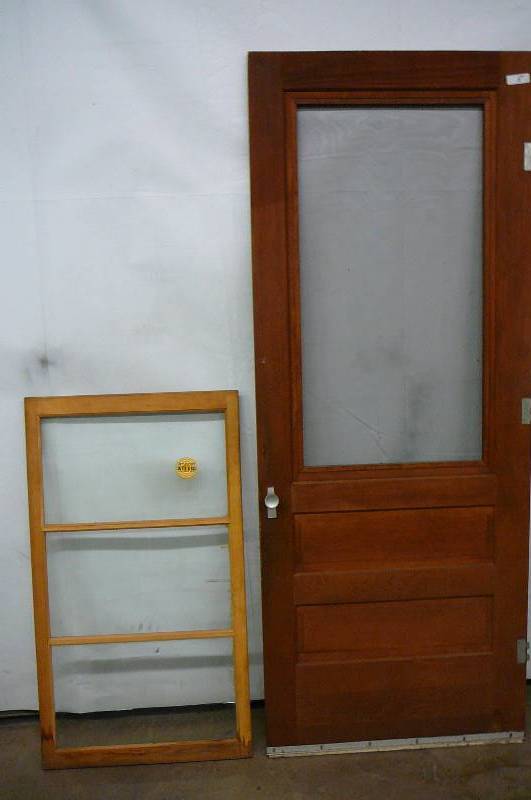 lot 5 image: Storm Door