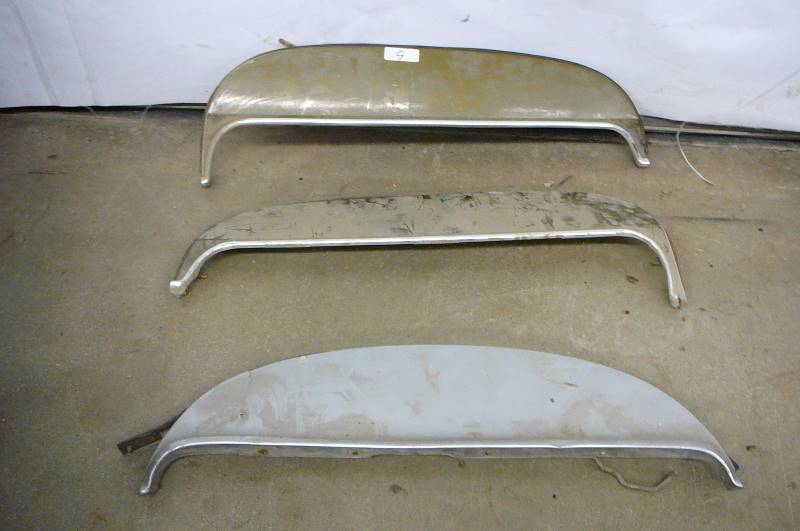 lot 9 image: Fender Skirts