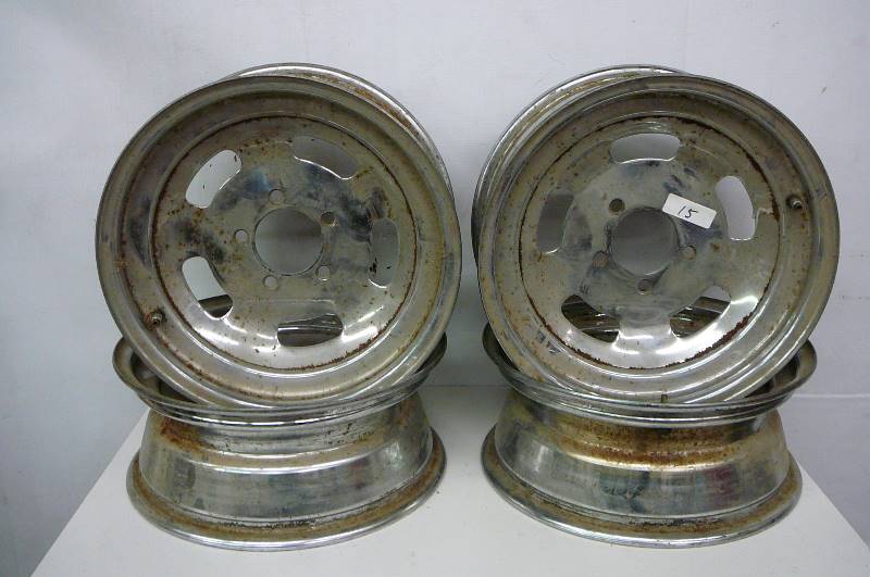 lot 15 image: Chrome Rims