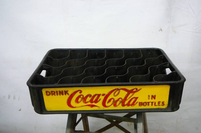 lot 23 image: Vintage Glass Bottle Crate