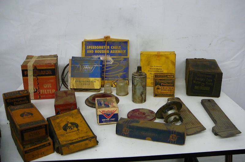 lot 27 image: Lot of Vintage Auto Parts