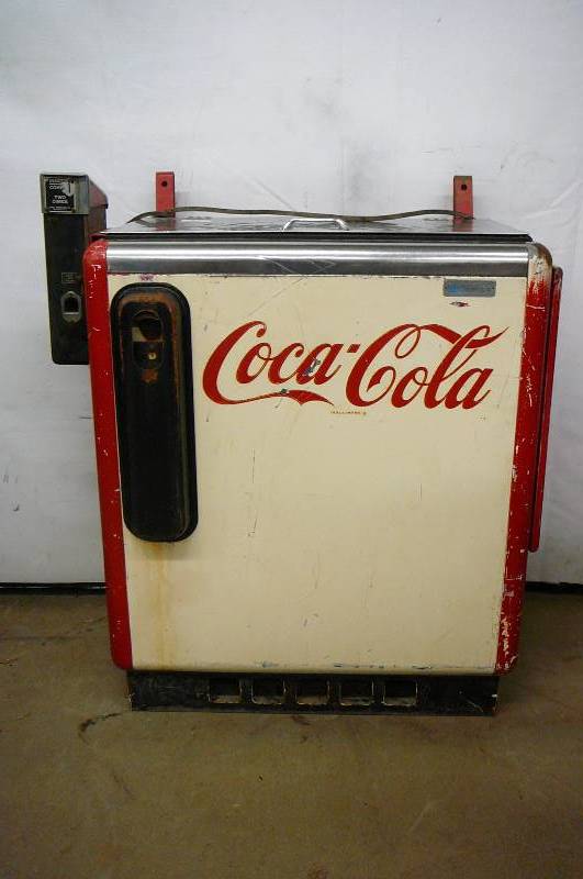 lot 31 image: Vintage Bottle Vending Machine