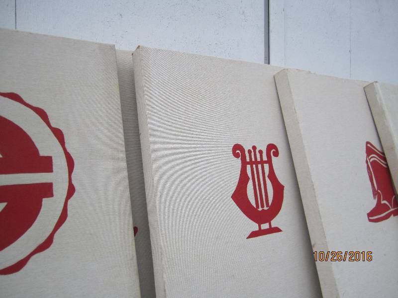 lot 32 image: 8 Acoustic panels for an auditorium...