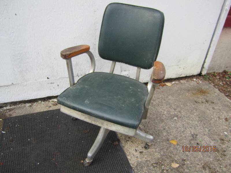 lot 33 image: Vintage office chair...