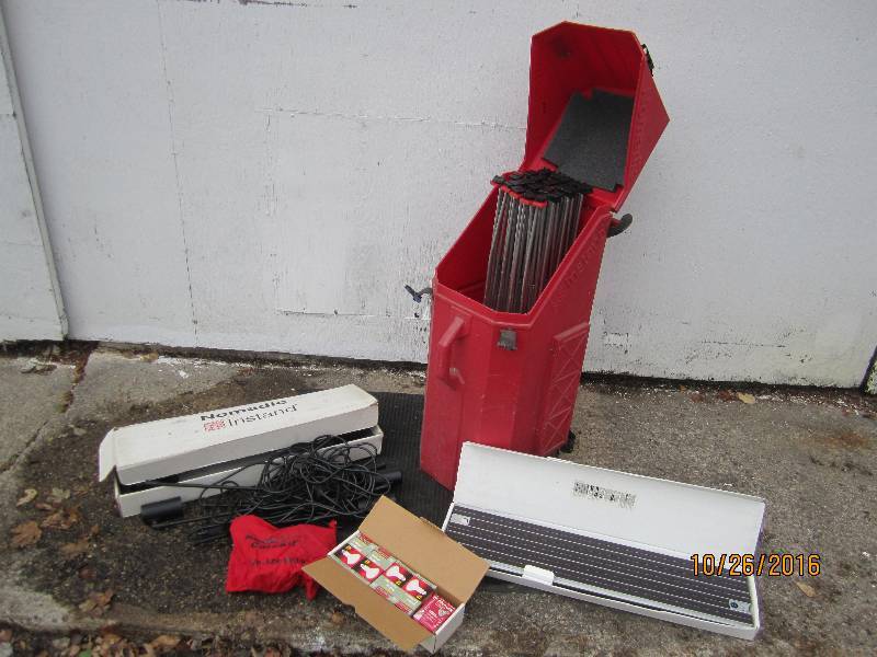 lot 34 image: Nomadic Instand light tent  Magneti...