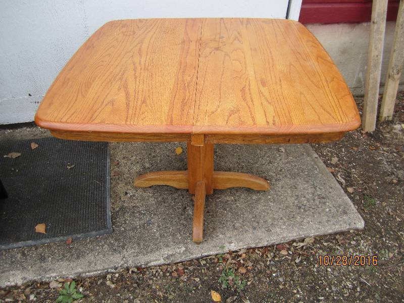 lot 39 image: 40 x 40 table...