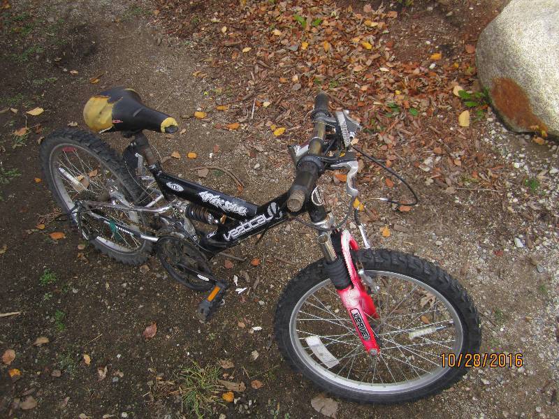 lot 50 image: Boys bike needs brakes hooked up...