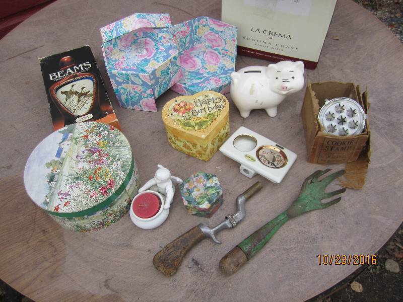 lot 62 image: Lot of vintage items and boxes...