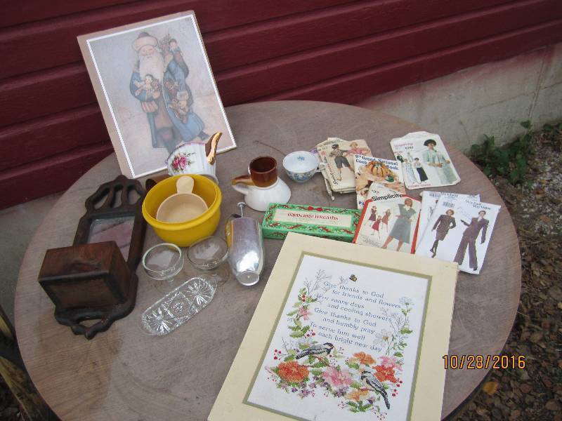 lot 67 image: Lot of glass and dcor...
