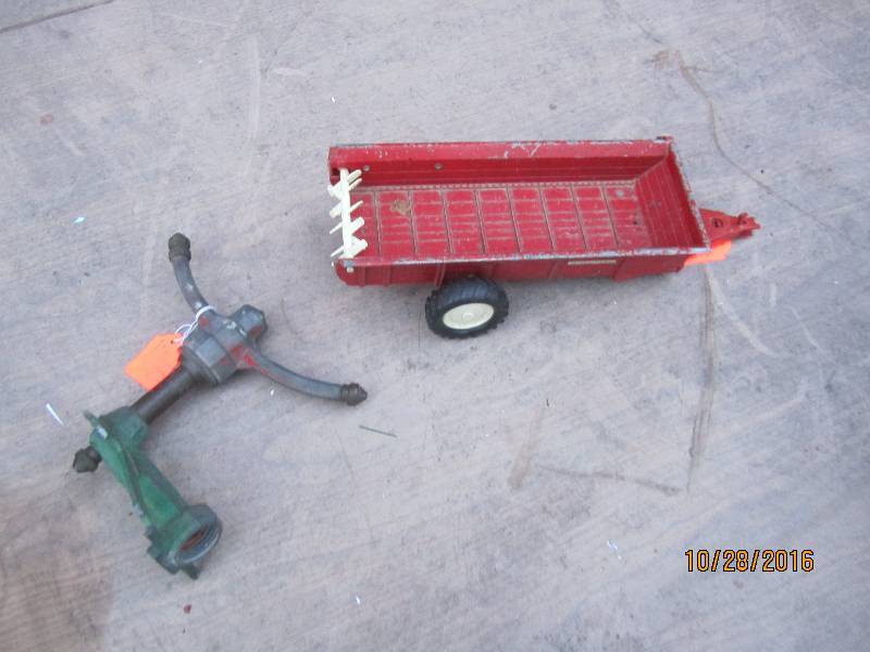 lot 73 image: Ertl replica trailer and vintage sp...