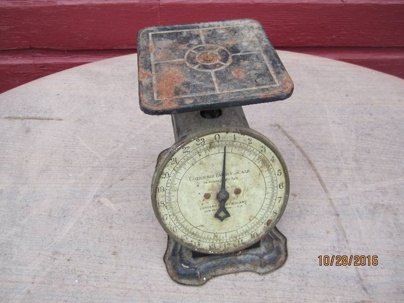 lot 74 image: Vintage Columbia Family scale...