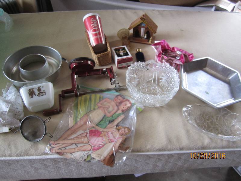 lot 80 image: Lot of vintage items...