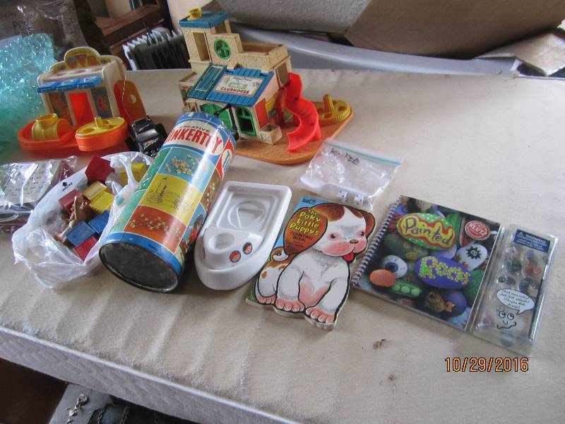 lot 81 image: Lot of vintage toys...