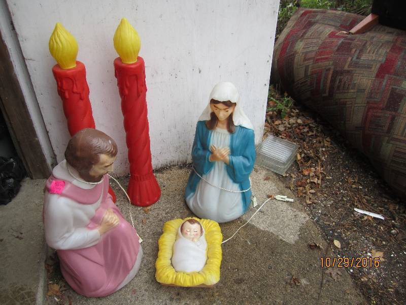 lot 84 image: Lot of plastic Christmas decoration...