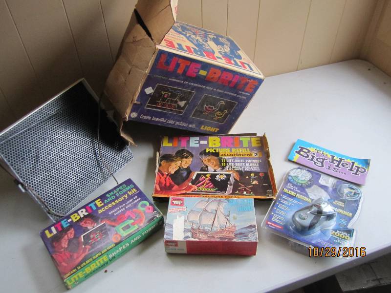 lot 96 image: Lot of vintage toys...
