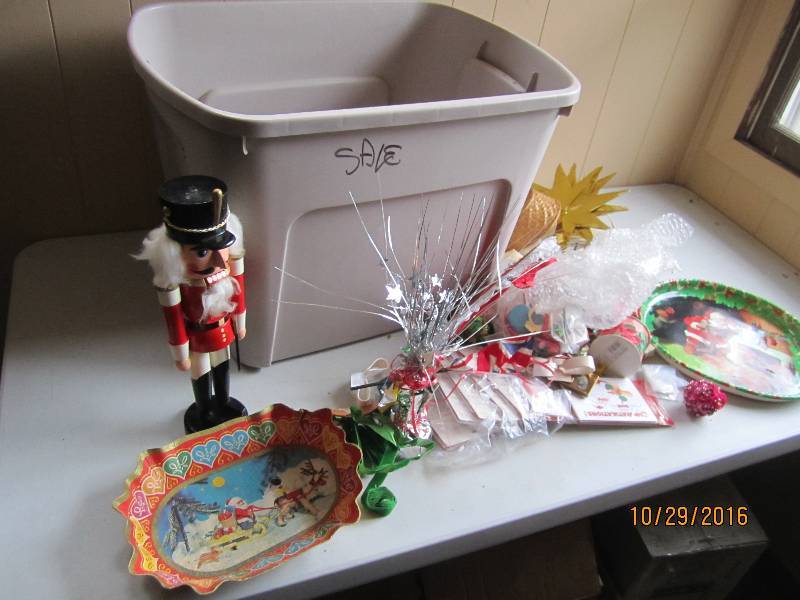 lot 97 image: Nutcracker and other Christmas dc...