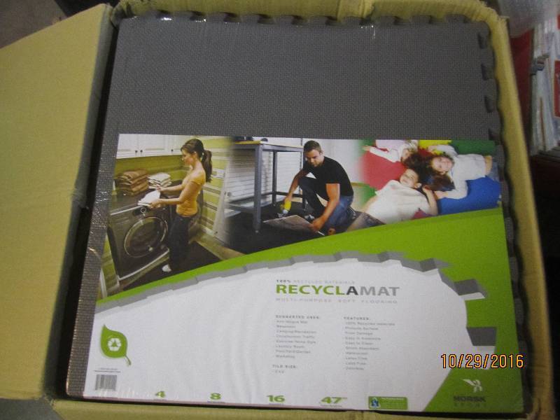 lot 110 image: New ergonomic floor matting interlo...
