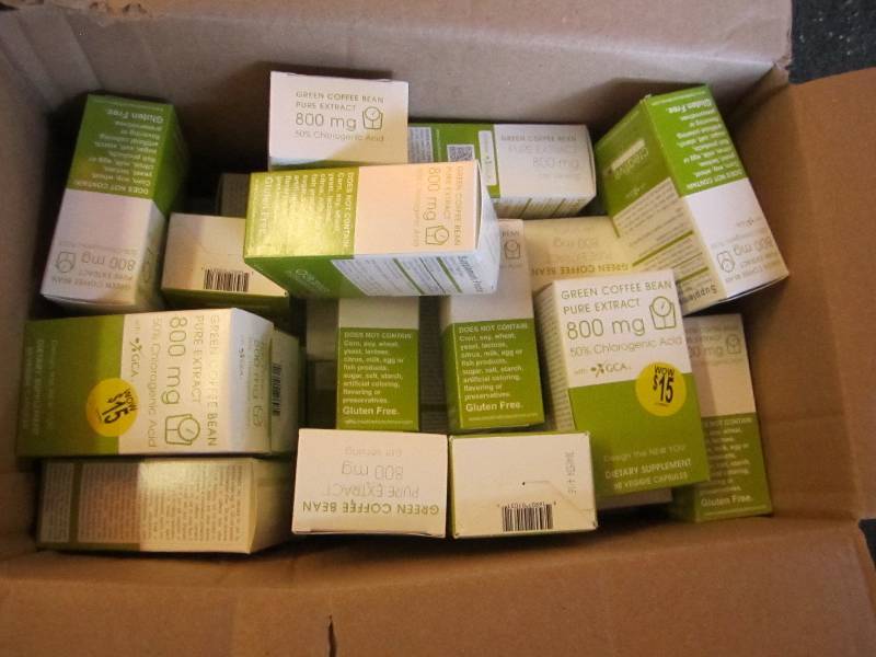 lot 18 image: Box full of pure green coffee extra...