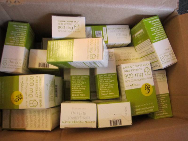lot 46 image: Box of green coffee bean extract di...
