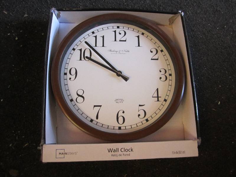 lot 22 image: wall clock...