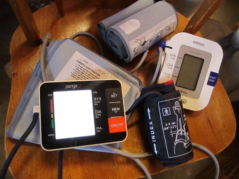 lot 129 image: Lot of medical devices blood pressu...