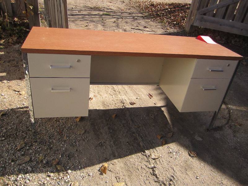 lot 134 image: metal work desk...