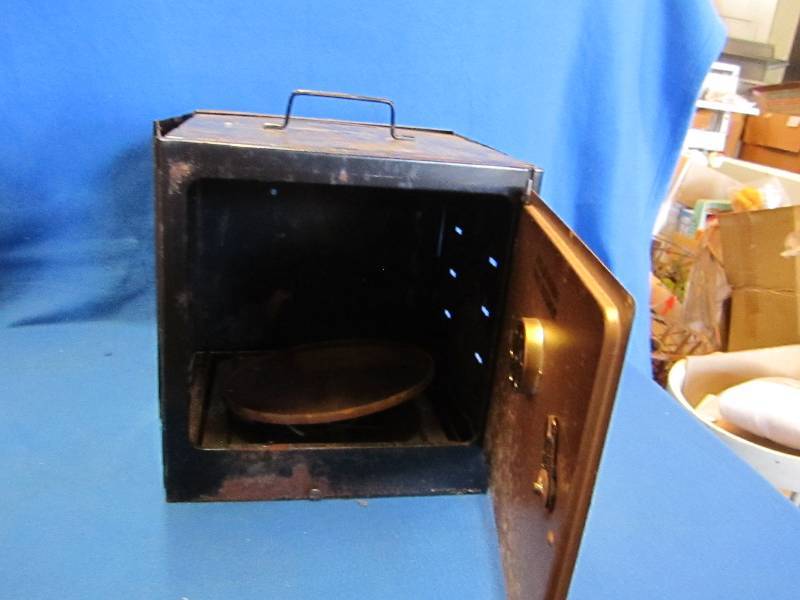 lot 137 image: Metal mini oven...