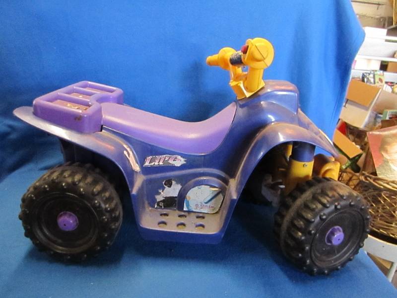 lot 140 image: Kids toy car...